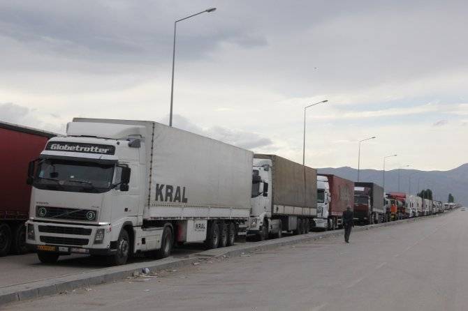Sınır Kapısında Geçiş Rekoru: Gürbulak'ta Yoğun Trafik 2