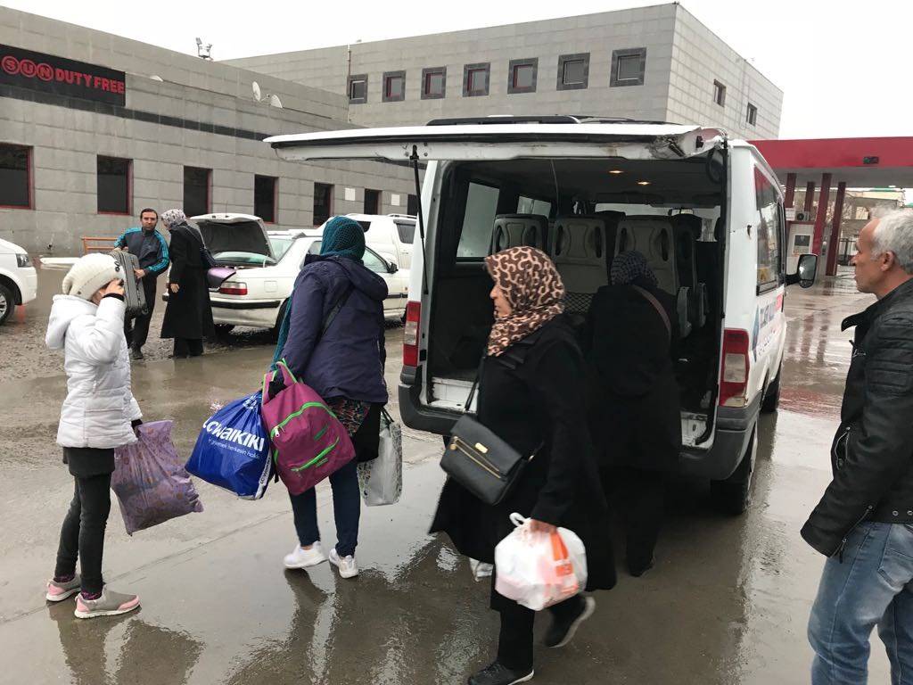 Sınır Kapısında Yoğun İnsan Hareketi 2