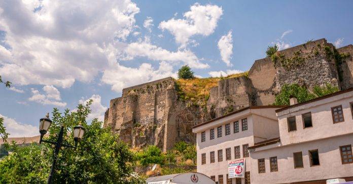 Bitlis'in Tarihi Kaleleri: Geçmişten Günümüze Bir Yolculuk 2