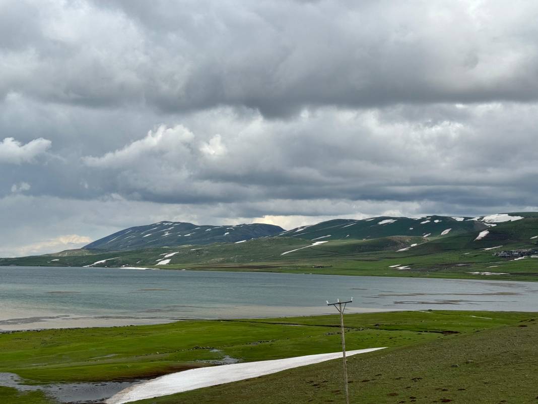 Ağrı Balık Gölü’nde karlar eriyor 2