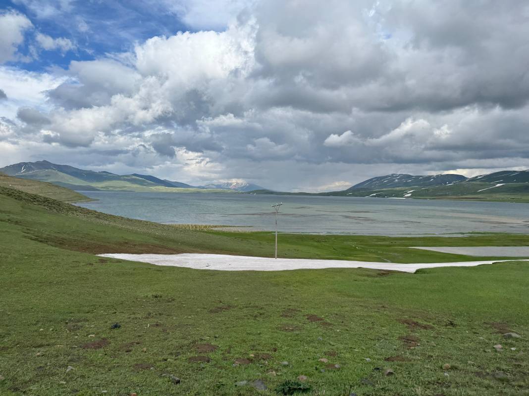 Ağrı Balık Gölü’nde karlar eriyor 4