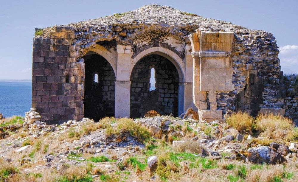 Van Gölü'ndeki Saklı Miras: Adır Adası Manastırı 2