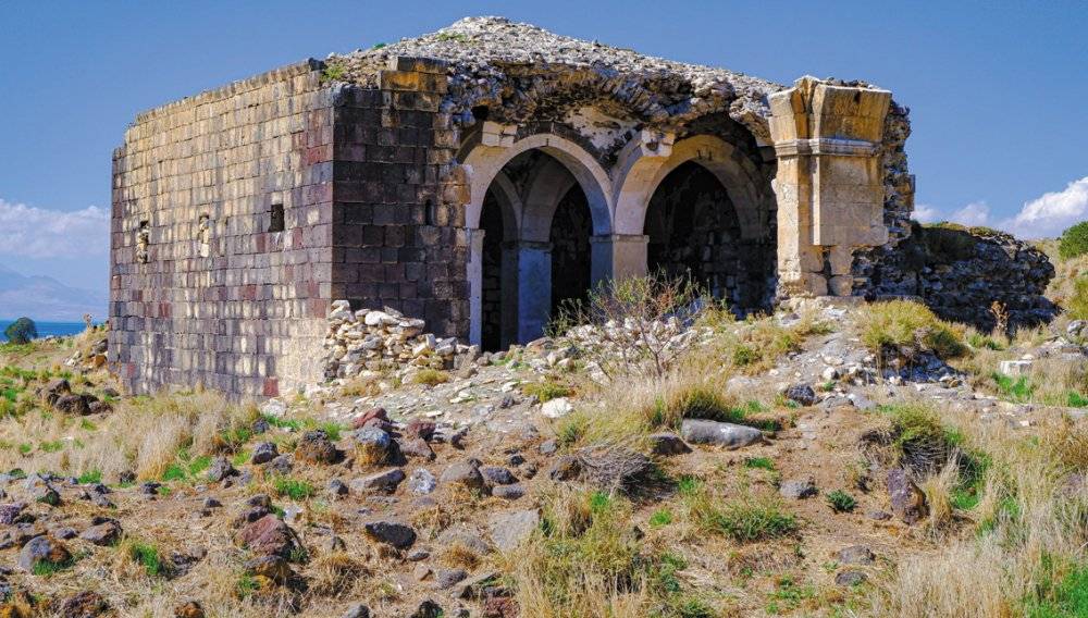 Van Gölü'ndeki Saklı Miras: Adır Adası Manastırı 4