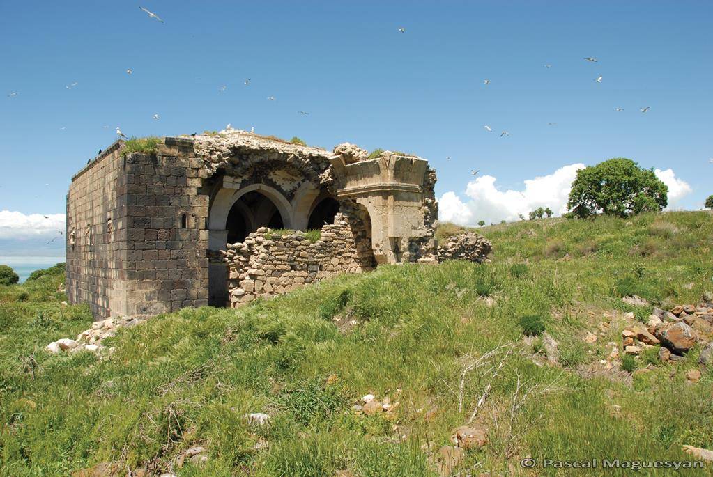 Van Gölü'ndeki Saklı Miras: Adır Adası Manastırı 6