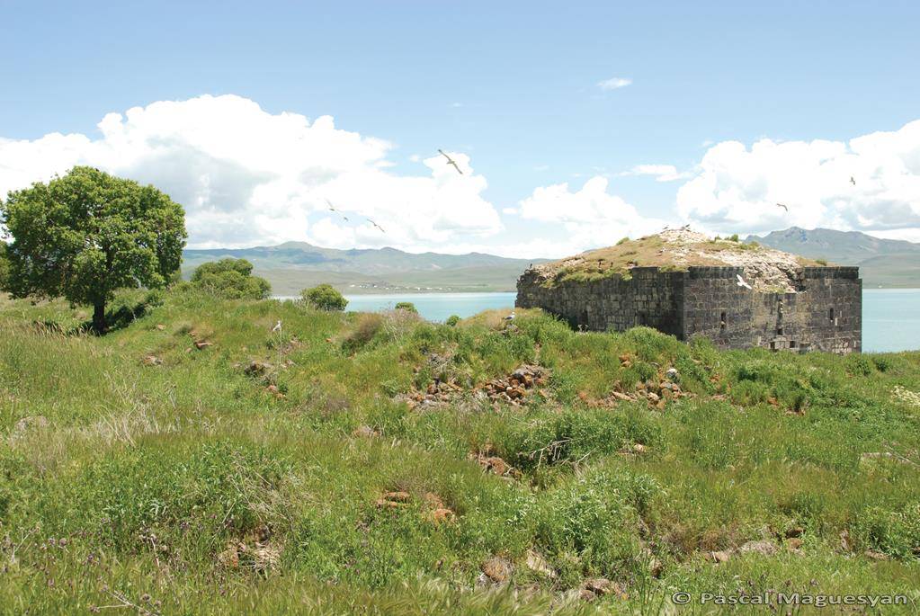 Van Gölü'ndeki Saklı Miras: Adır Adası Manastırı 7