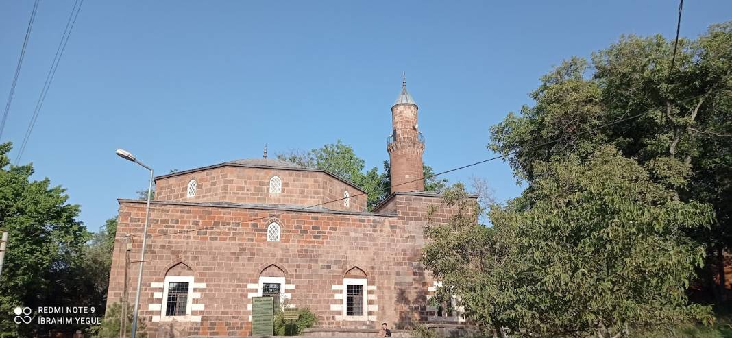 Osmanlı Mimarisinin Ahlat’taki İncisi: İskender Paşa Camii 2