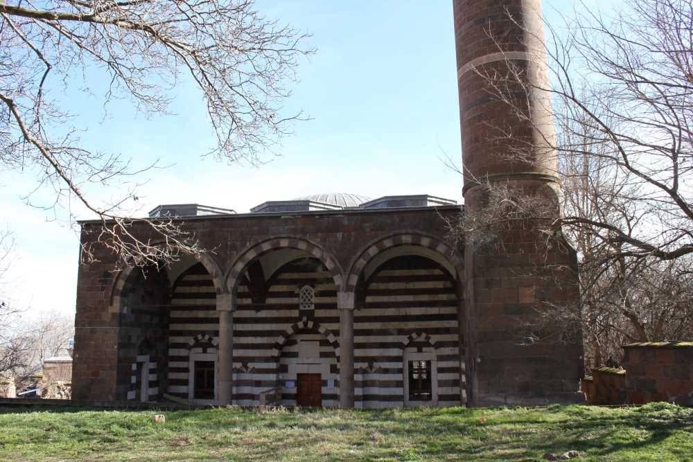 Osmanlı Mimarisinin Ahlat’taki İncisi: İskender Paşa Camii 5