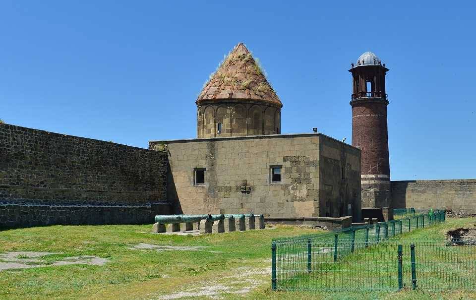 Geçmişin Sessiz Tanıkları: Erzurum'un Kaleleri 3