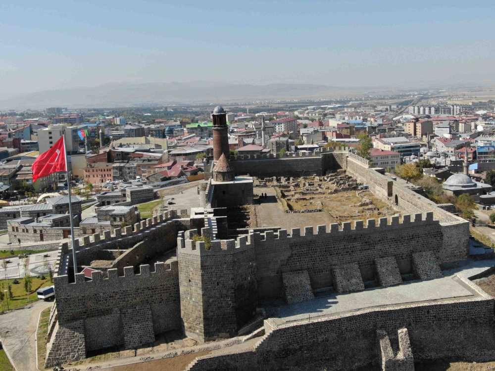 Geçmişin Sessiz Tanıkları: Erzurum'un Kaleleri 5