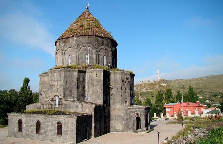Kars'ın Tarihi ve Kültürel Simgesi: Kümbet Camisi 7
