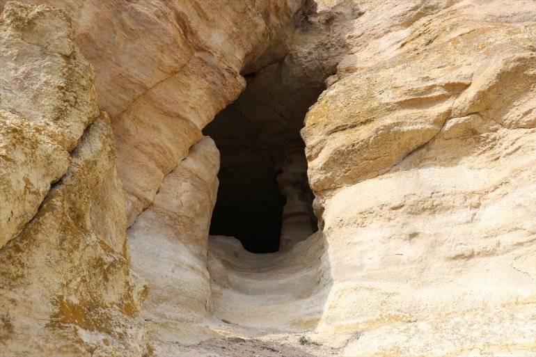 Tarih ve Doğanın Buluştuğu Nokta: Mağara Mezrası ve Kaya Mezarı 4