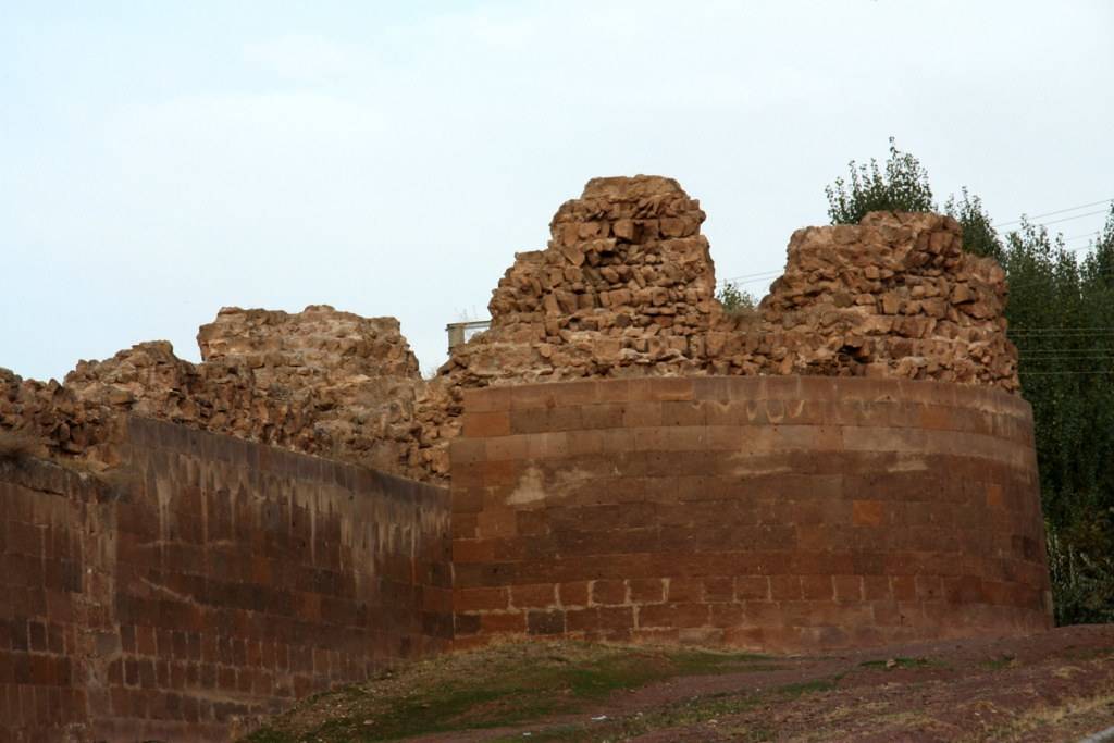 Kanuni Sultan Süleyman'ın Mirası: Ahlat Sahil Kalesi 6