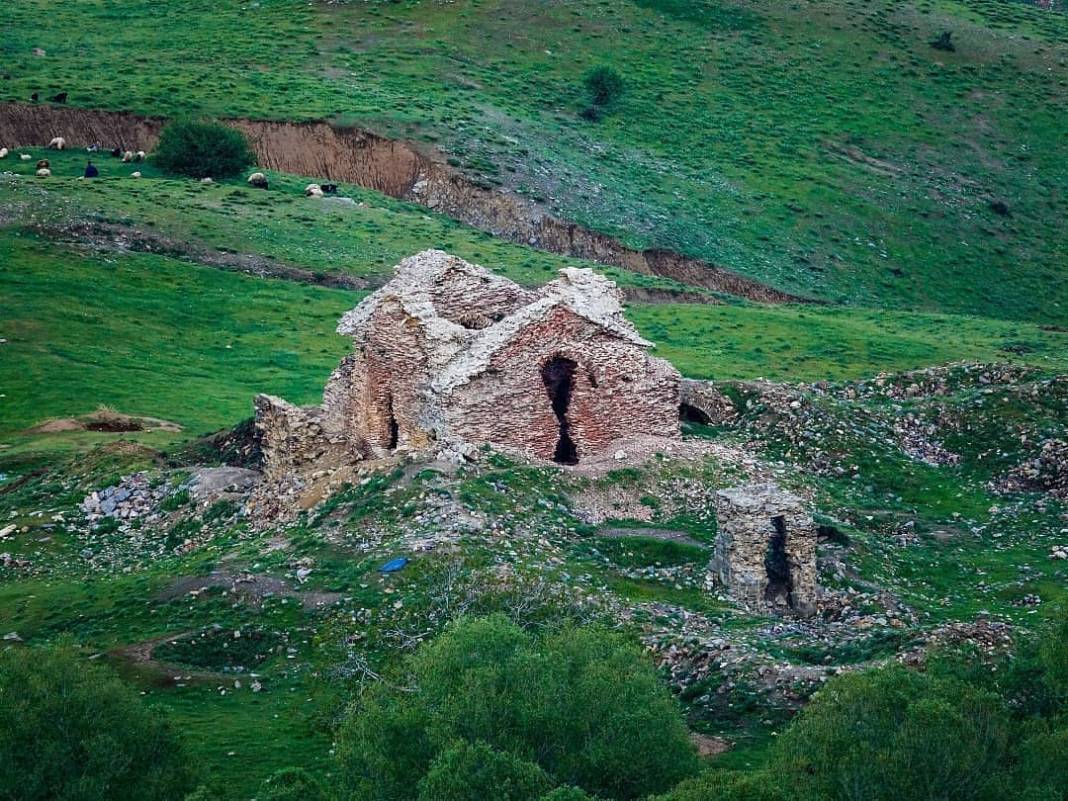 Muş'un Tarihi Hazinesi: Arak Kilisesi ve Çan Kulesi 3