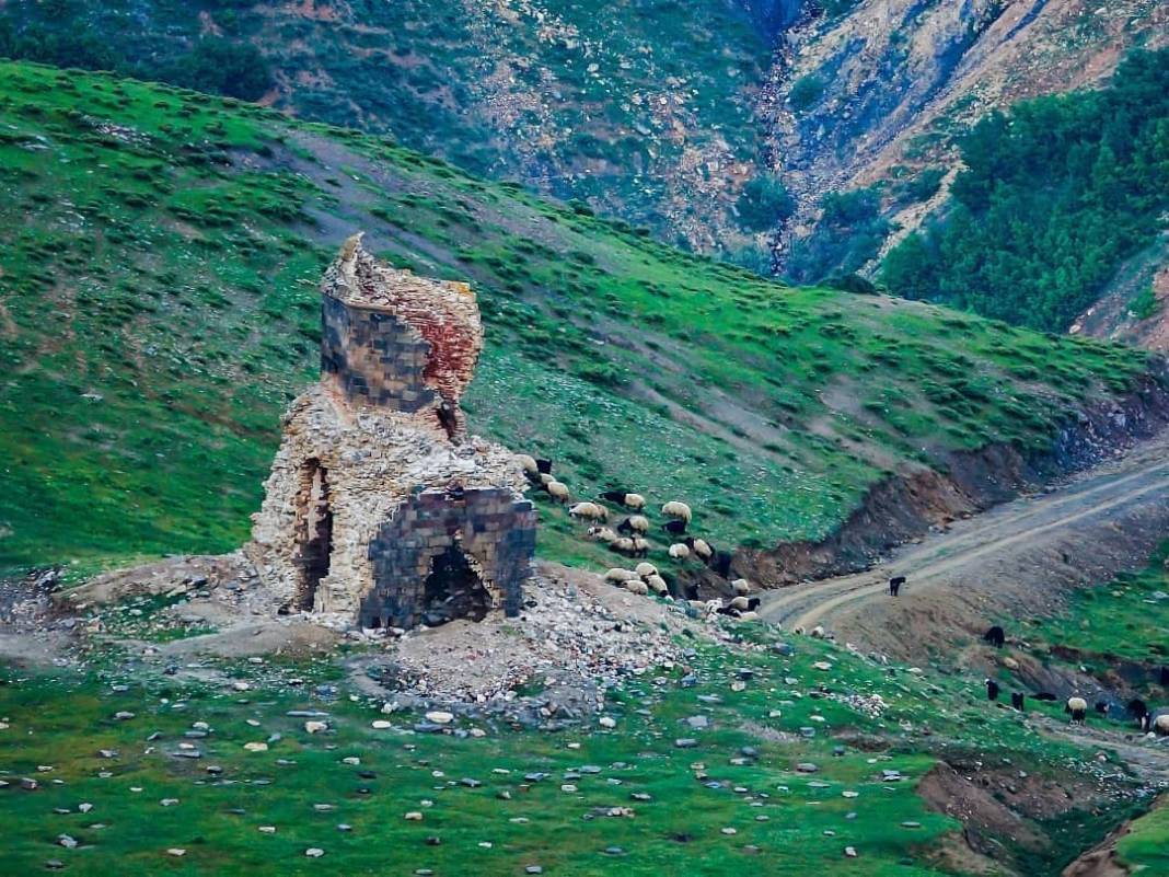 Muş'un Tarihi Hazinesi: Arak Kilisesi ve Çan Kulesi 4