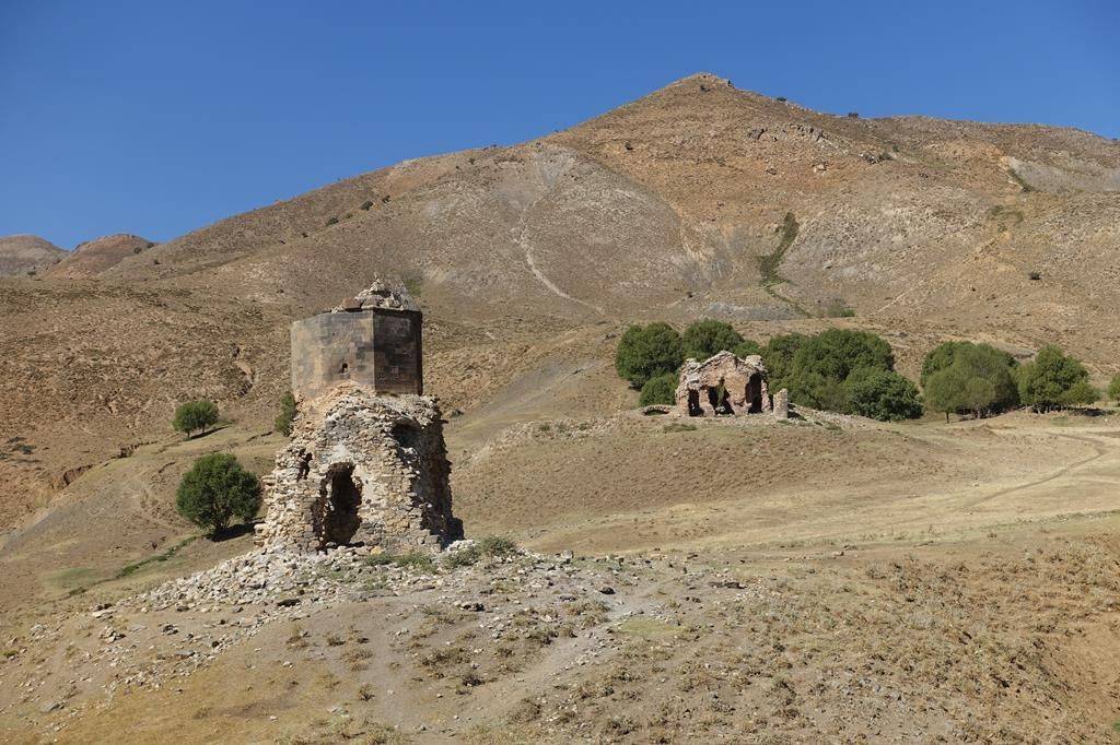 Muş'un Tarihi Hazinesi: Arak Kilisesi ve Çan Kulesi 5