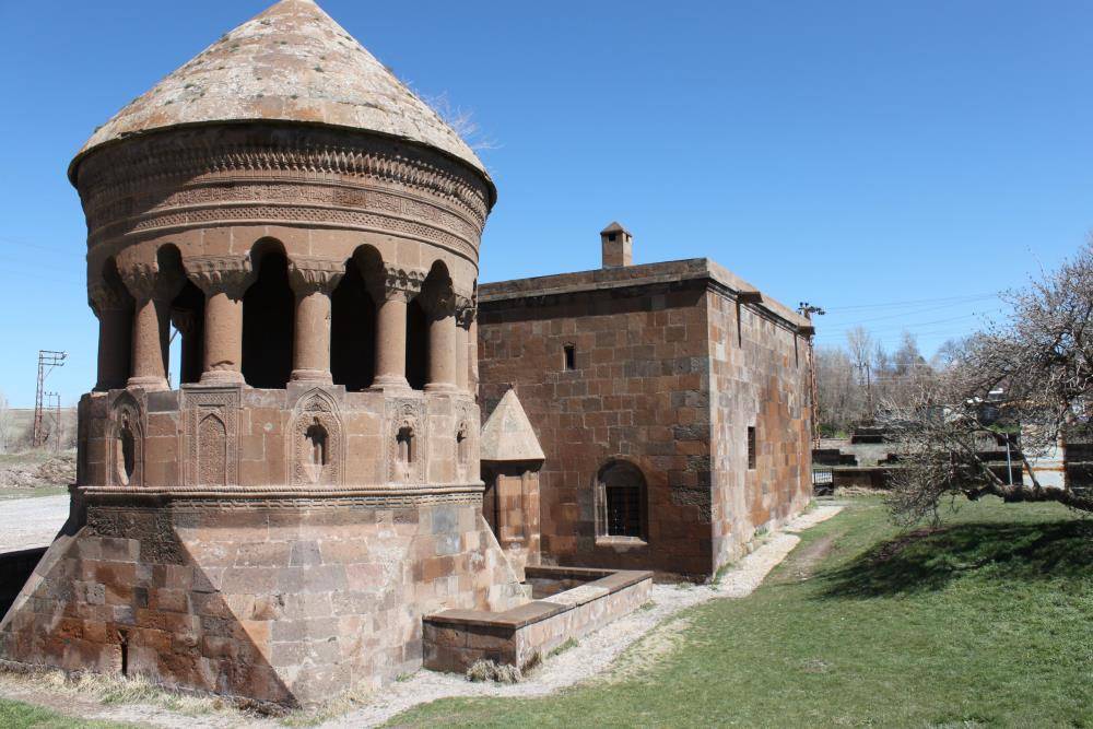 Tarihin Sessiz Tanığı: Emir Bayındır Kümbeti 1