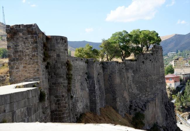 Tarihin İzinde Görkemli Bir Yapı: Bitlis Kalesi 4