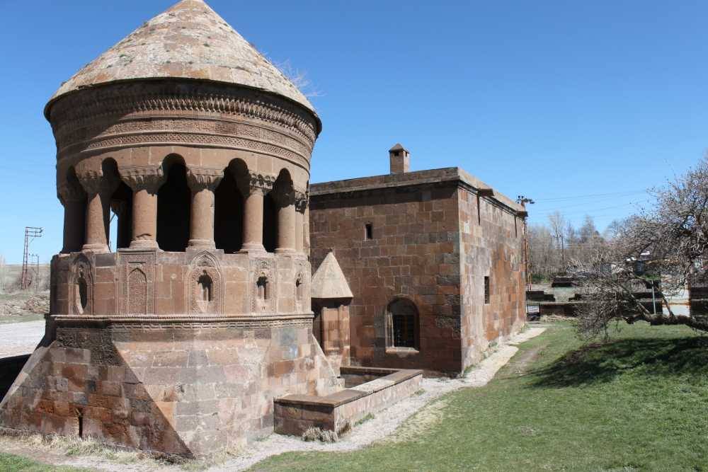 Tarihin Sessiz Tanığı: Emir Bayındır Kümbeti 5