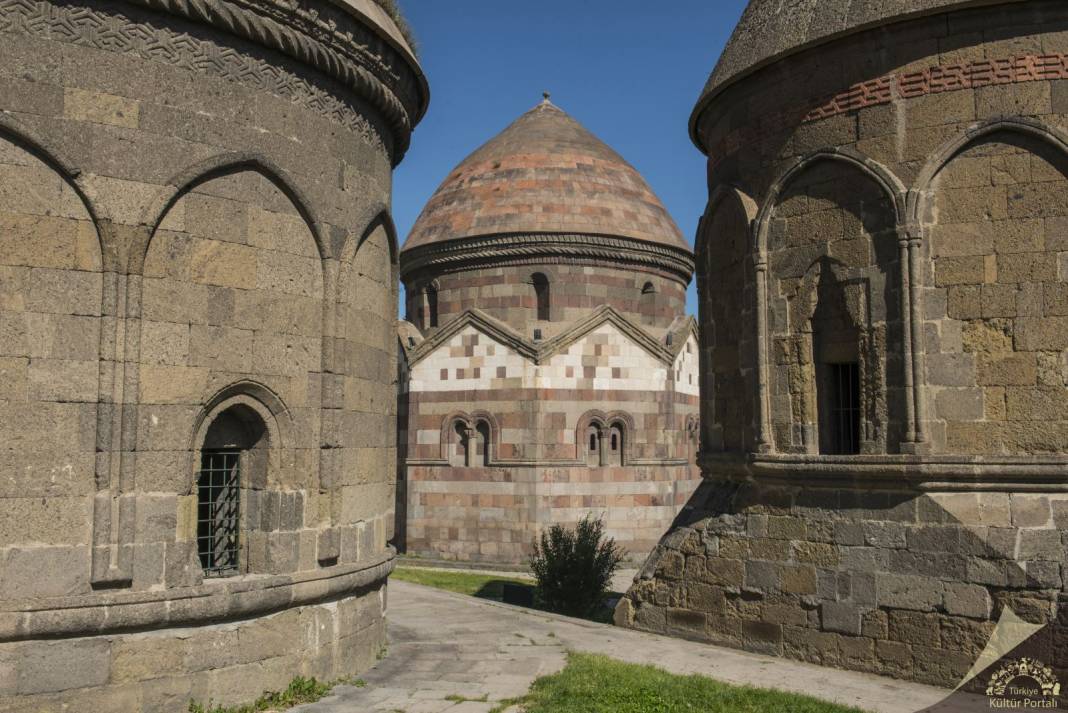 Erzurum'un Tarihi Mirası: Üç Kümbetler 3