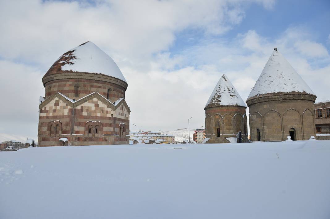 Erzurum'un Tarihi Mirası: Üç Kümbetler 6