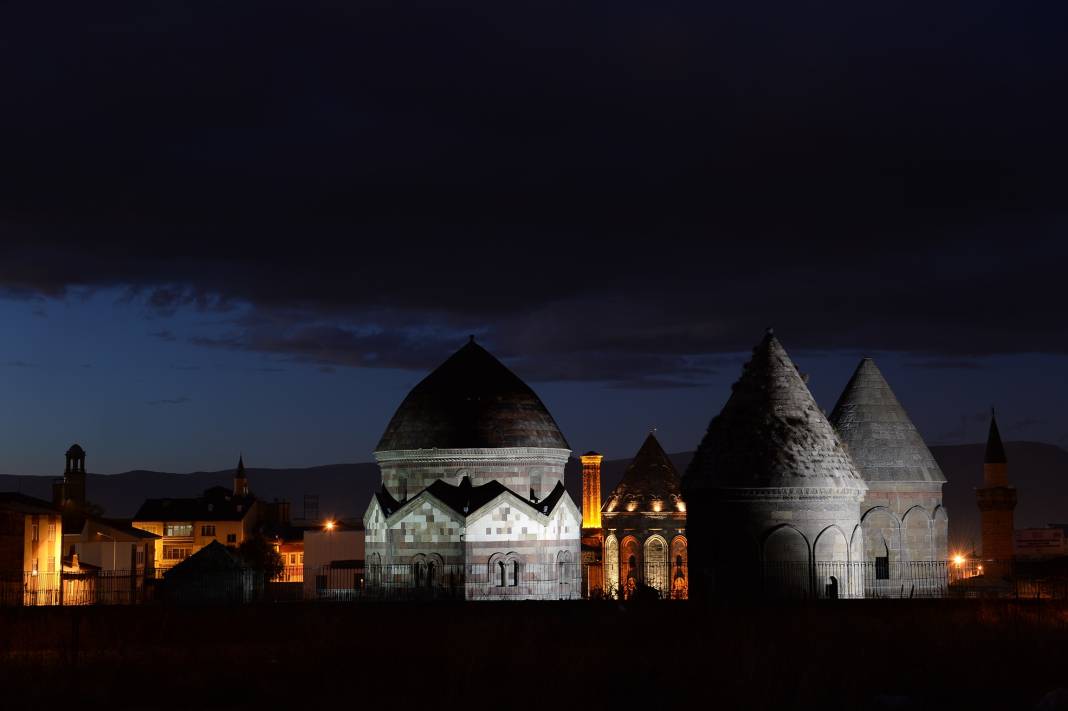 Erzurum'un Tarihi Mirası: Üç Kümbetler 7