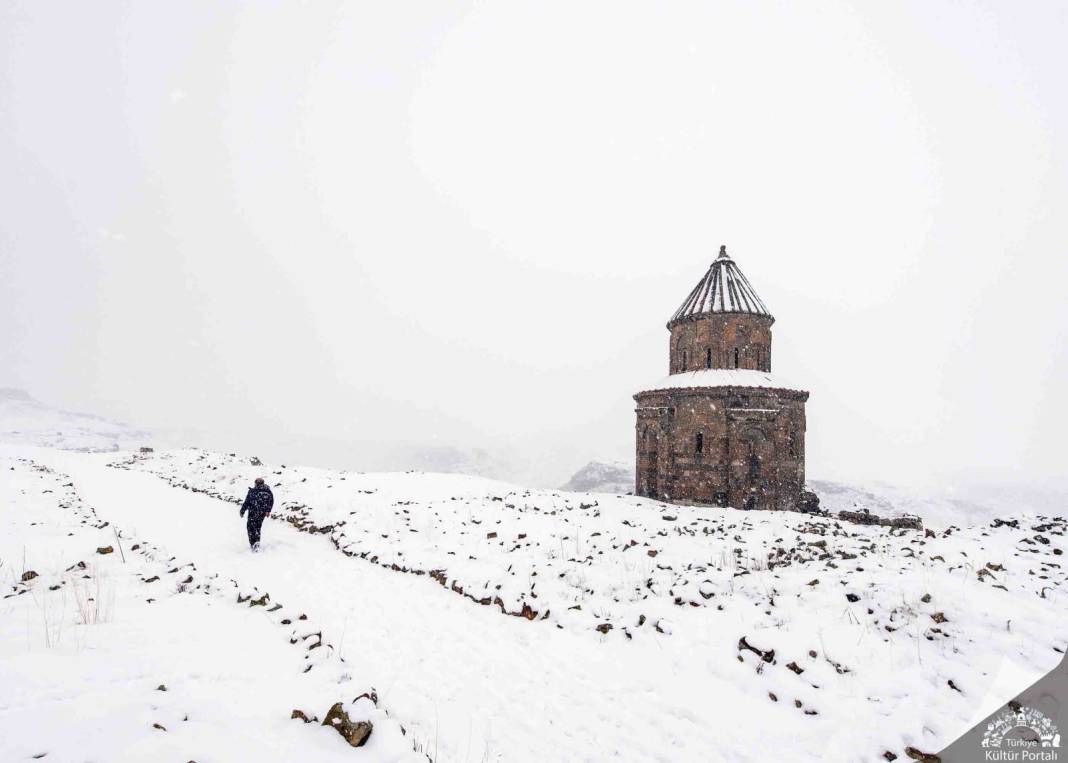 Ani Örenyeri'nin Tarihi İncisi: Abughamrents Kilisesi 5