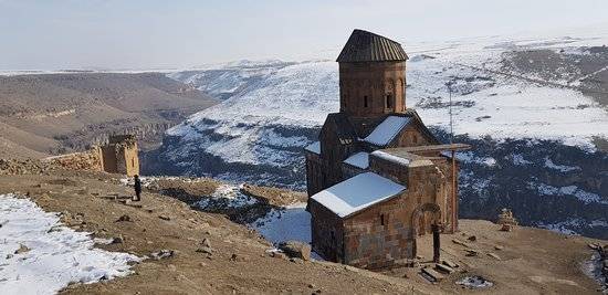 Ani Örenyeri'nin Tarihi İncisi: Tigran Honents Kilisesi 5