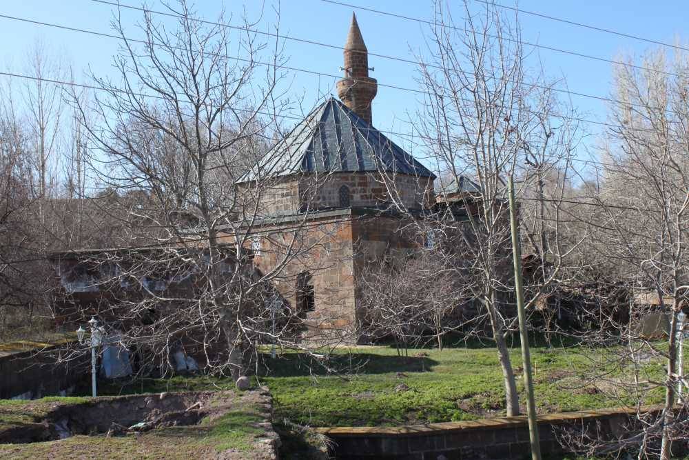 Tarihi Mirasın Sessiz Tanığı: Kadı Mahmut Camii 1