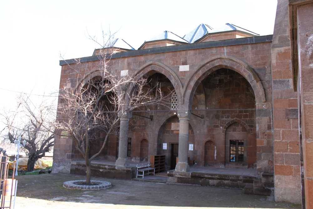 Tarihi Mirasın Sessiz Tanığı: Kadı Mahmut Camii 7