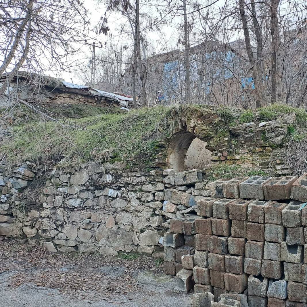 Muş'un Yıkılan Tarihi Değerleri: Güllü Hamamı 1