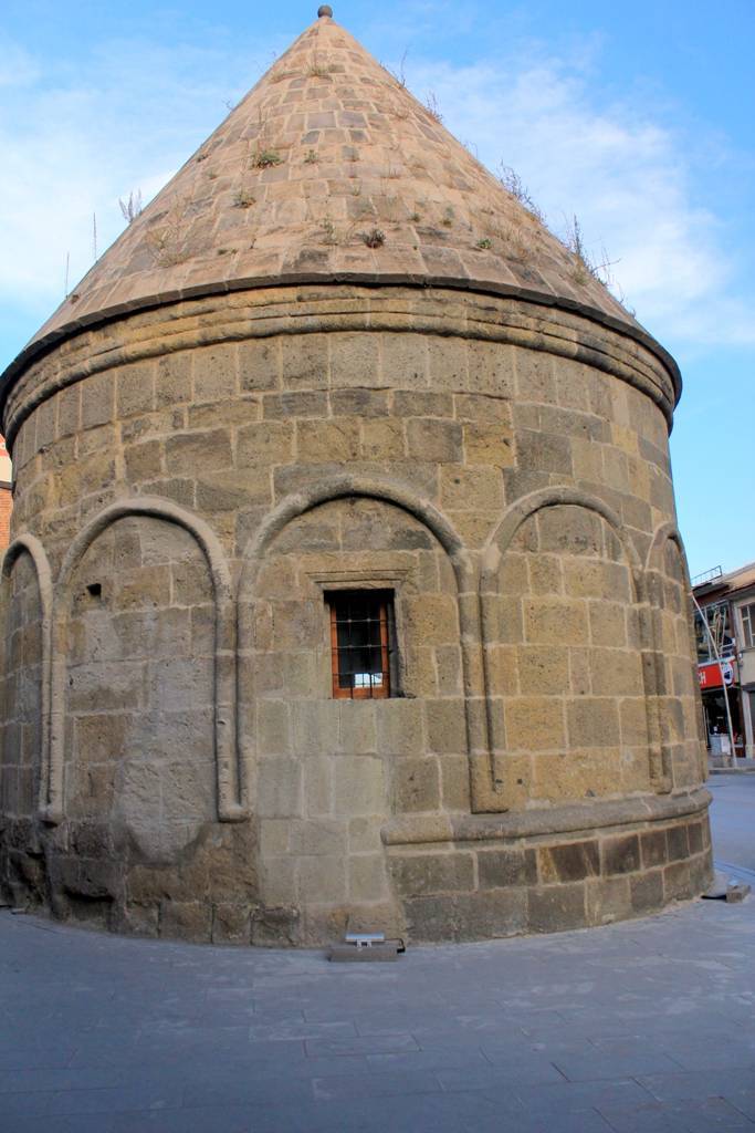 Erzurum'un Tarihi Mirası: Cimcime Hatun Kümbeti 7