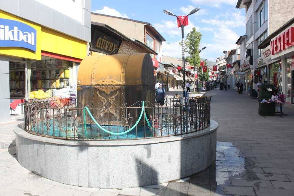 Erzurum'un Tarihi ve Canlı Alışveriş Merkezi: Taş Mağazalar Çarşısı 1