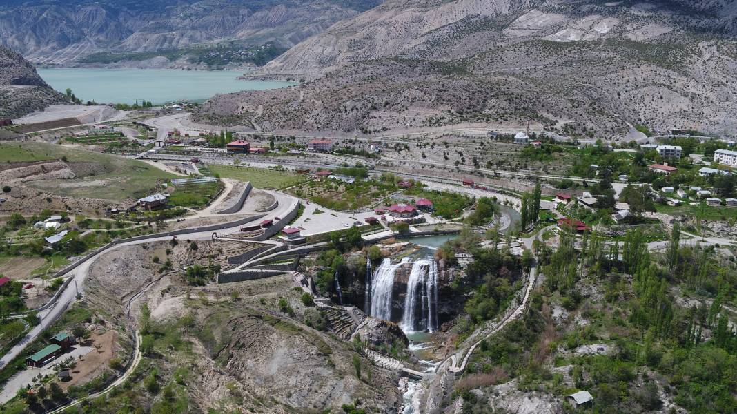 Erzurum'un Doğal Harikası: Tortum Şelalesi 1