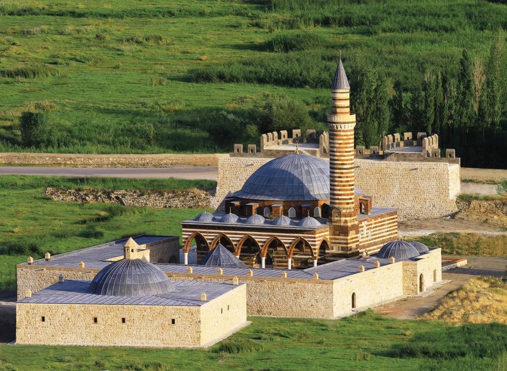 Van’ın Tarihi Mirası: Hüsrev Paşa Camii ve Külliyesi 1