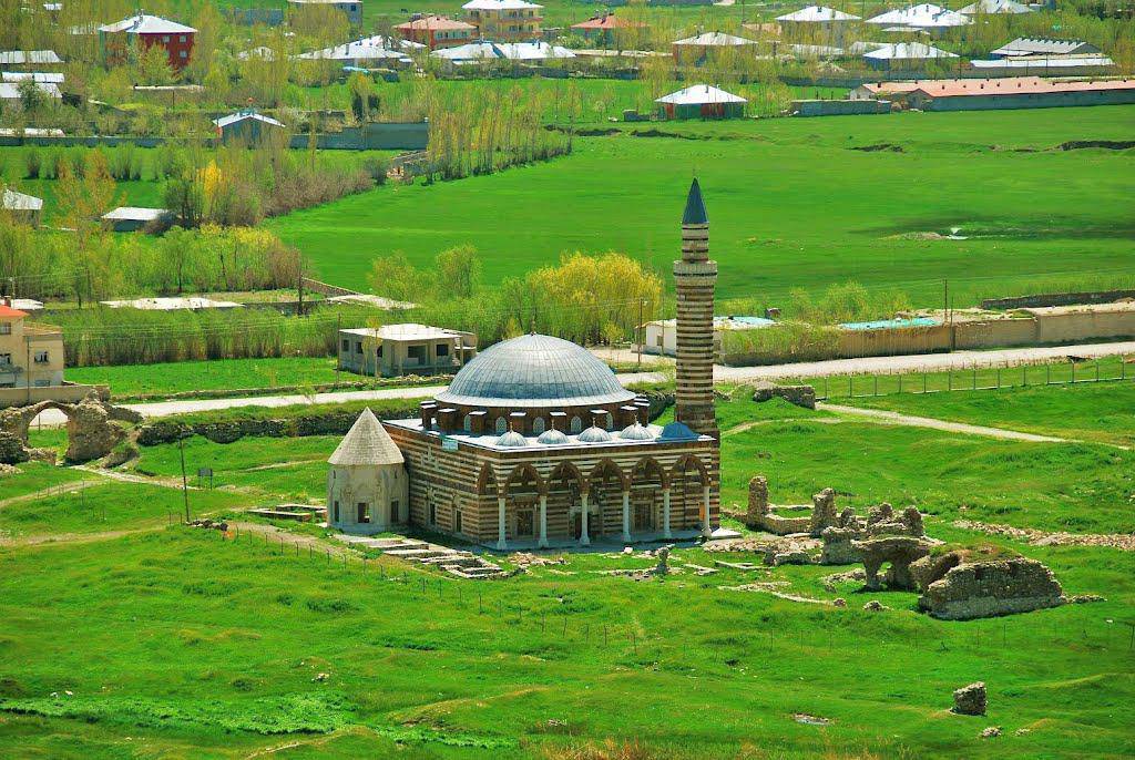 Van’ın Tarihi Mirası: Hüsrev Paşa Camii ve Külliyesi 4