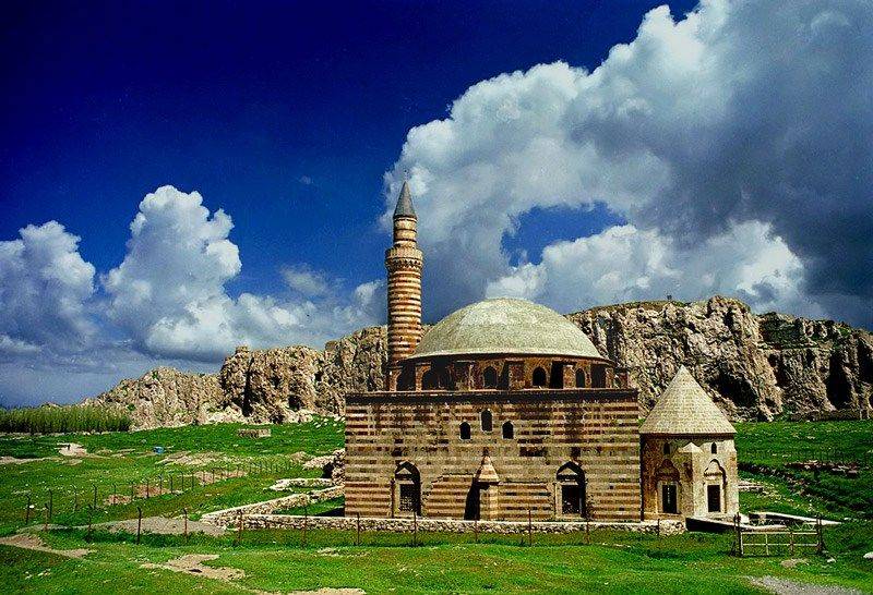 Van’ın Tarihi Mirası: Hüsrev Paşa Camii ve Külliyesi 5