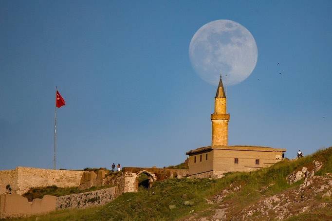 Osmanlı'nın Yöredeki Sembolü: Süleyman Han Camii 6