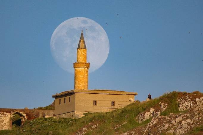 Osmanlı'nın Yöredeki Sembolü: Süleyman Han Camii 7