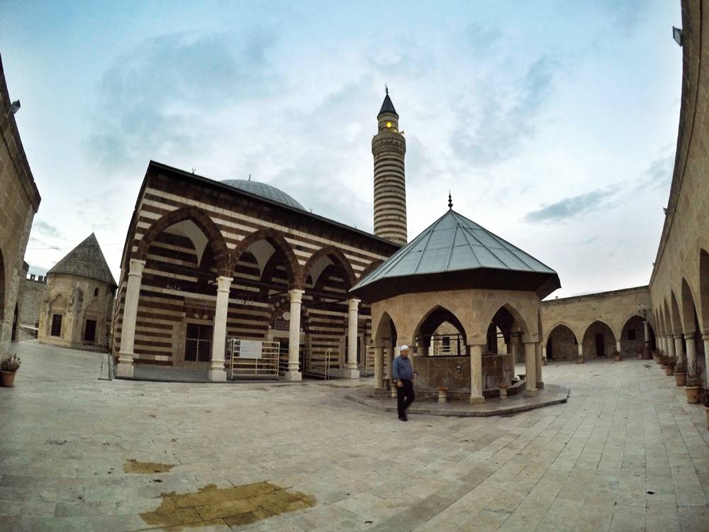 Van’ın Tarihi Mirası: Hüsrev Paşa Camii ve Külliyesi 7