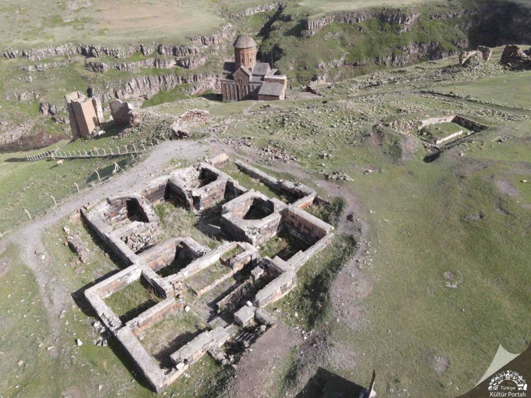 Kars'ın Tarihi Mirası: Ani Ören Yeri'ndeki Küçük Hamam 1