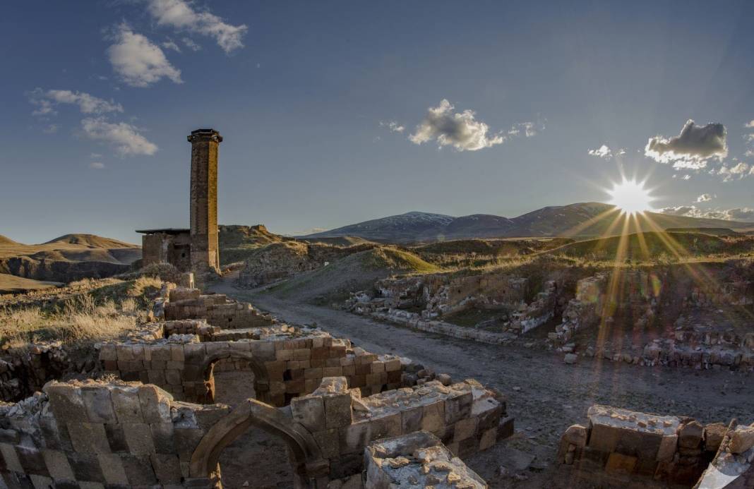 Türklerin Anadolu'daki İlk Camisi: Menuçehr Camii 4