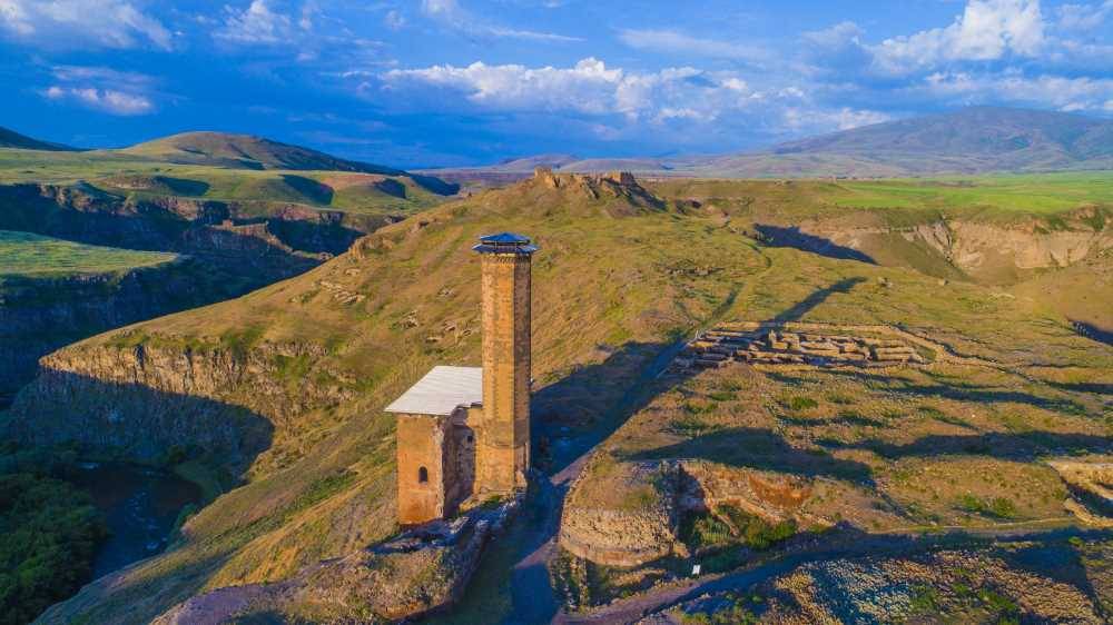 Türklerin Anadolu'daki İlk Camisi: Menuçehr Camii 6