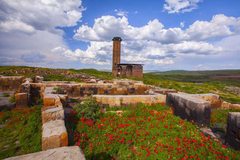 Türklerin Anadolu'daki İlk Camisi: Menuçehr Camii 7