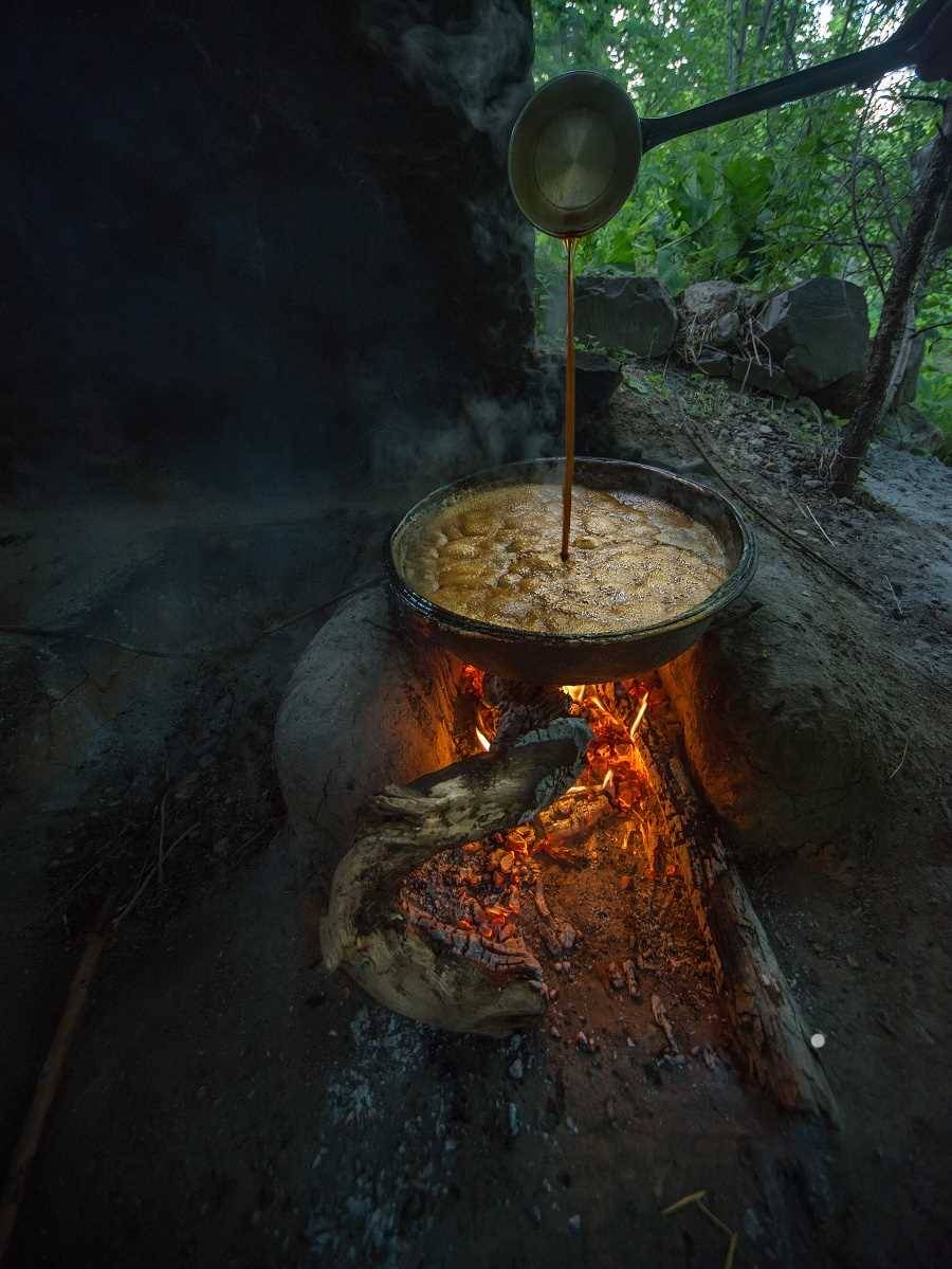 Erzurum’un Şifa Kaynağı: Karnavaz Dut Pekmezi 3