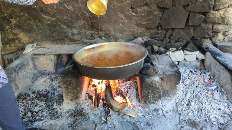 Erzurum’un Şifa Kaynağı: Karnavaz Dut Pekmezi 7