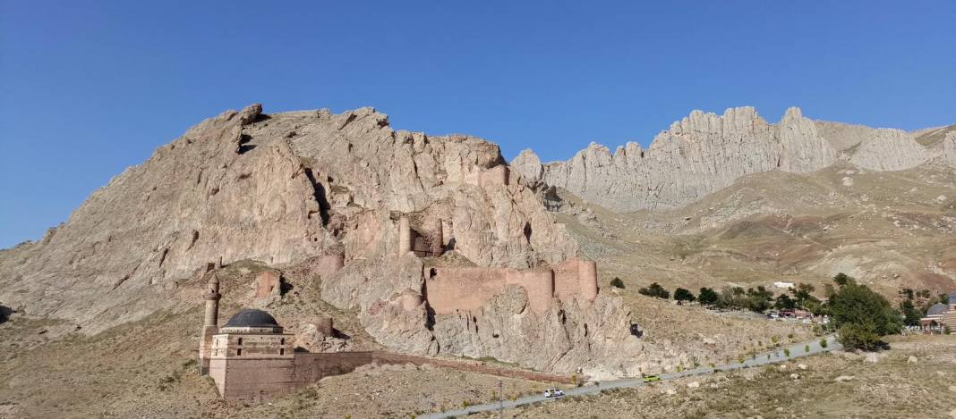 İshak Paşa Sarayı’nın Gölgesinde Kalan Urartu Kalesi 4