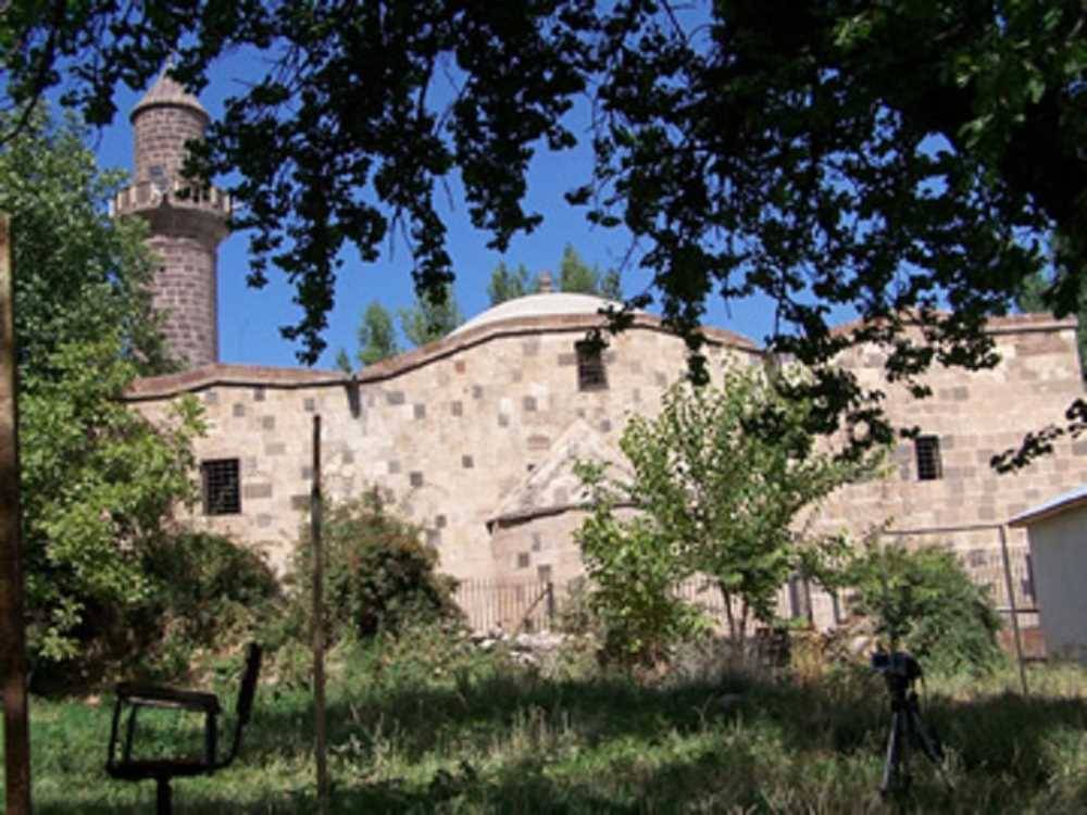 Tarihin ve Mimari Estetiğin Buluşma Noktası: İzzeddin Şir Camii 9