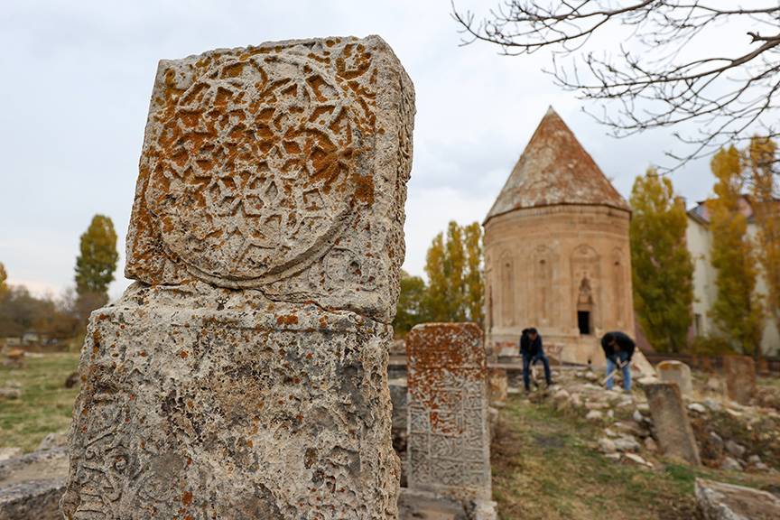 Van’ın Tarihi Hazinesi: Gevaş Selçuklu Mezarlığı 7