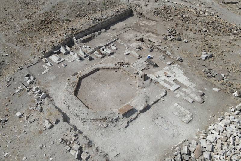 Kars Ani Ören Yeri'nde Tarihi Bir Miras: Selçuklu Kümbeti ve Mezarlığı 4