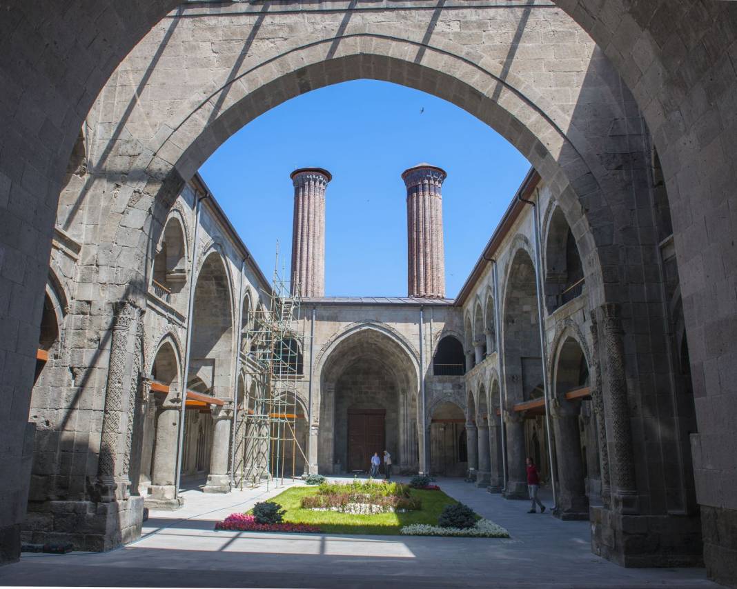 Erzurum'un Kayıp Efsaneleri: Çifte Minareli Medrese 2